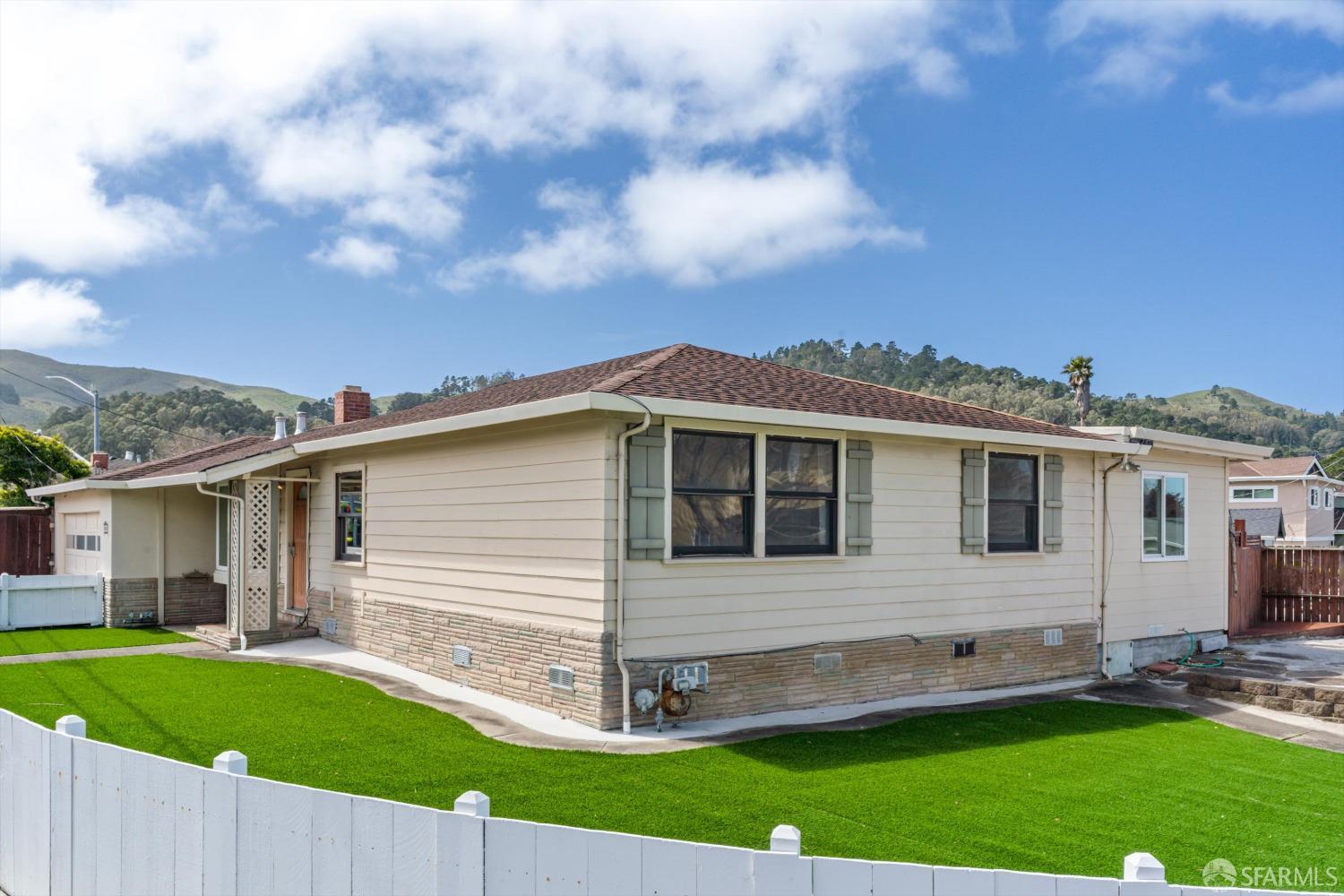 Photo of 1220 Peralta Rd in Pacifica, CA