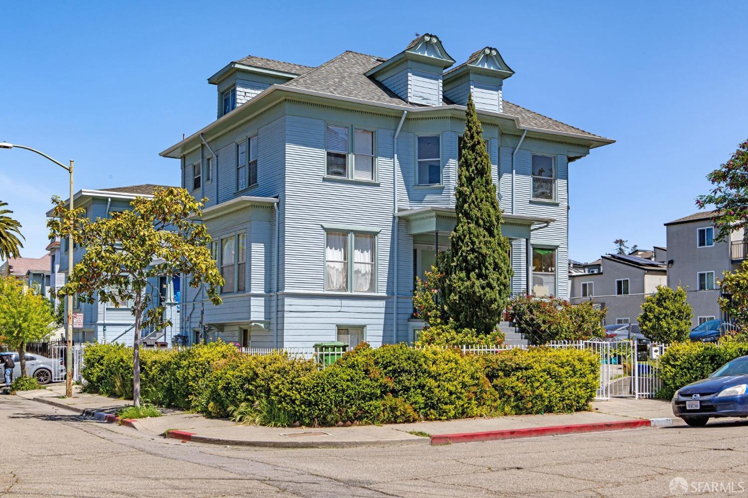 Photo of 1608 Myrtle St in Oakland, CA