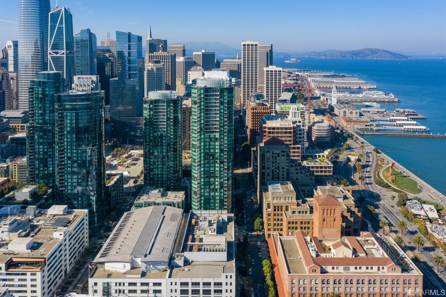 Just a block from the waterfront and a short walk to the Ferry Building and farmers' market.