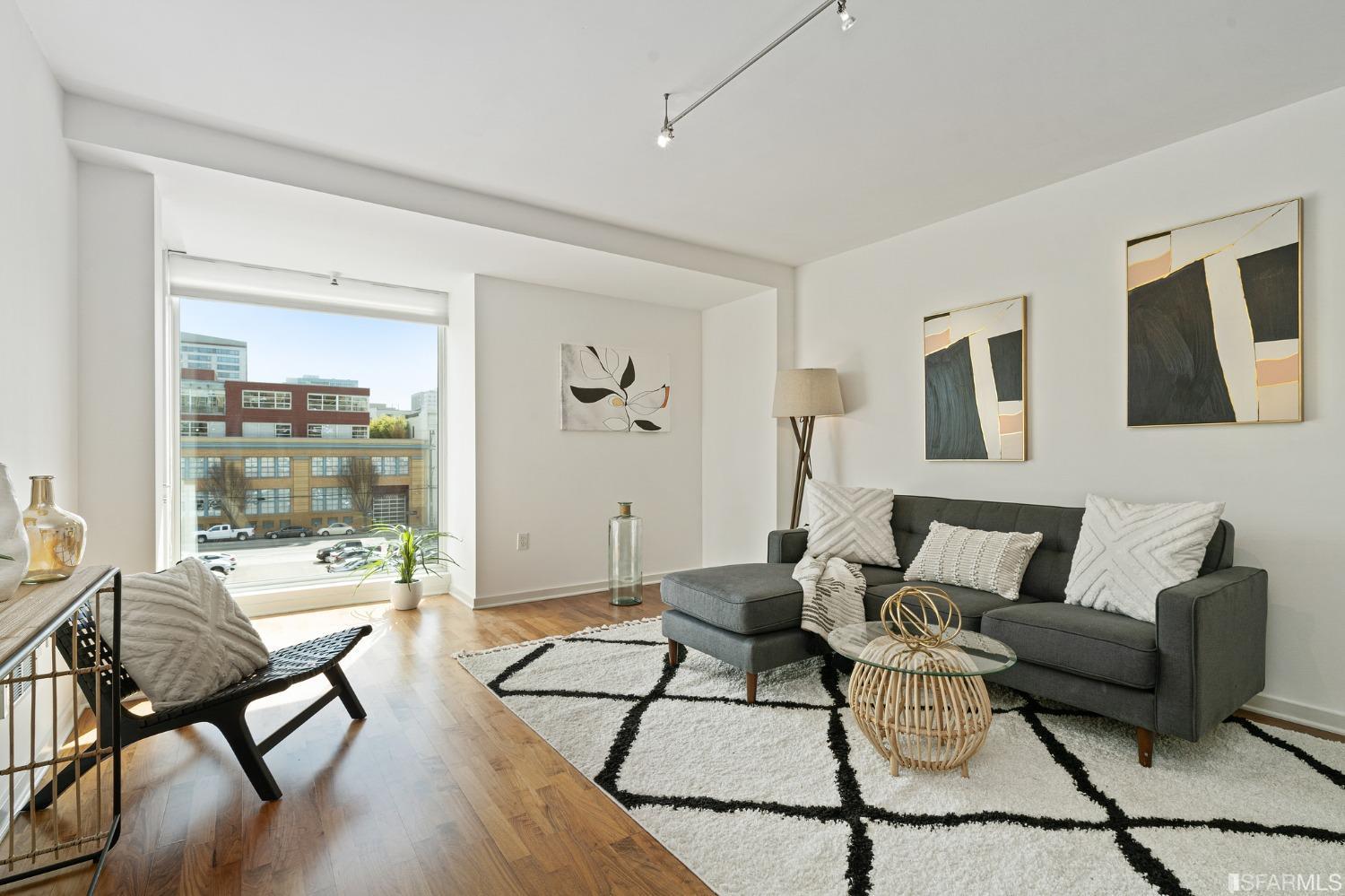 Detail Gallery Image 1 of 1 For 555 4th St #407,  San Francisco,  CA 94107 - 1 Beds | 1 Baths