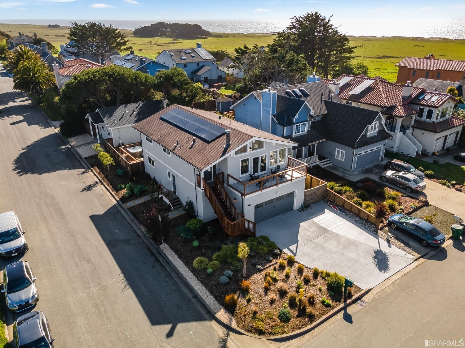 Detail Gallery Image 1 of 1 For 172 Miramontes Ave, Half Moon Bay,  CA 94019 - 6 Beds | 4 Baths