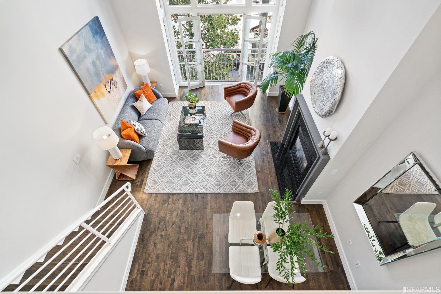 Detail Gallery Image 1 of 1 For 545 Leavenworth St #5,  San Francisco,  CA 94109 - 1 Beds | 2 Baths