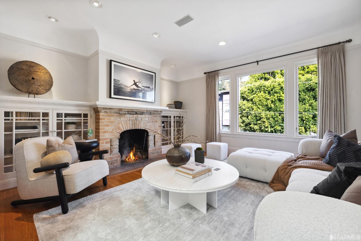 Detail Gallery Image 1 of 1 For 4525 18th St, San Francisco,  CA 94114 - 2 Beds | 2 Baths
