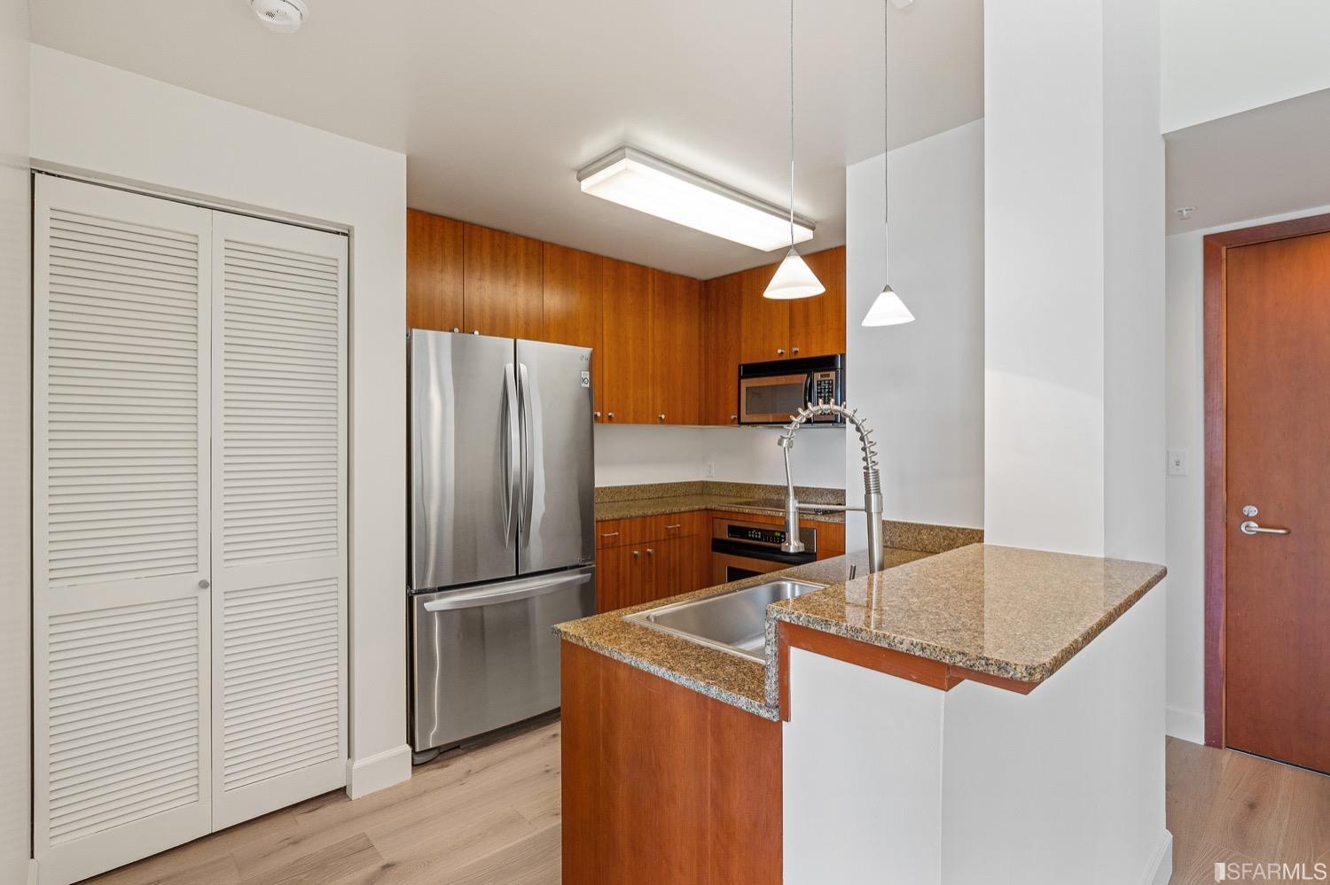 Photo #16: 422703338 Listing 