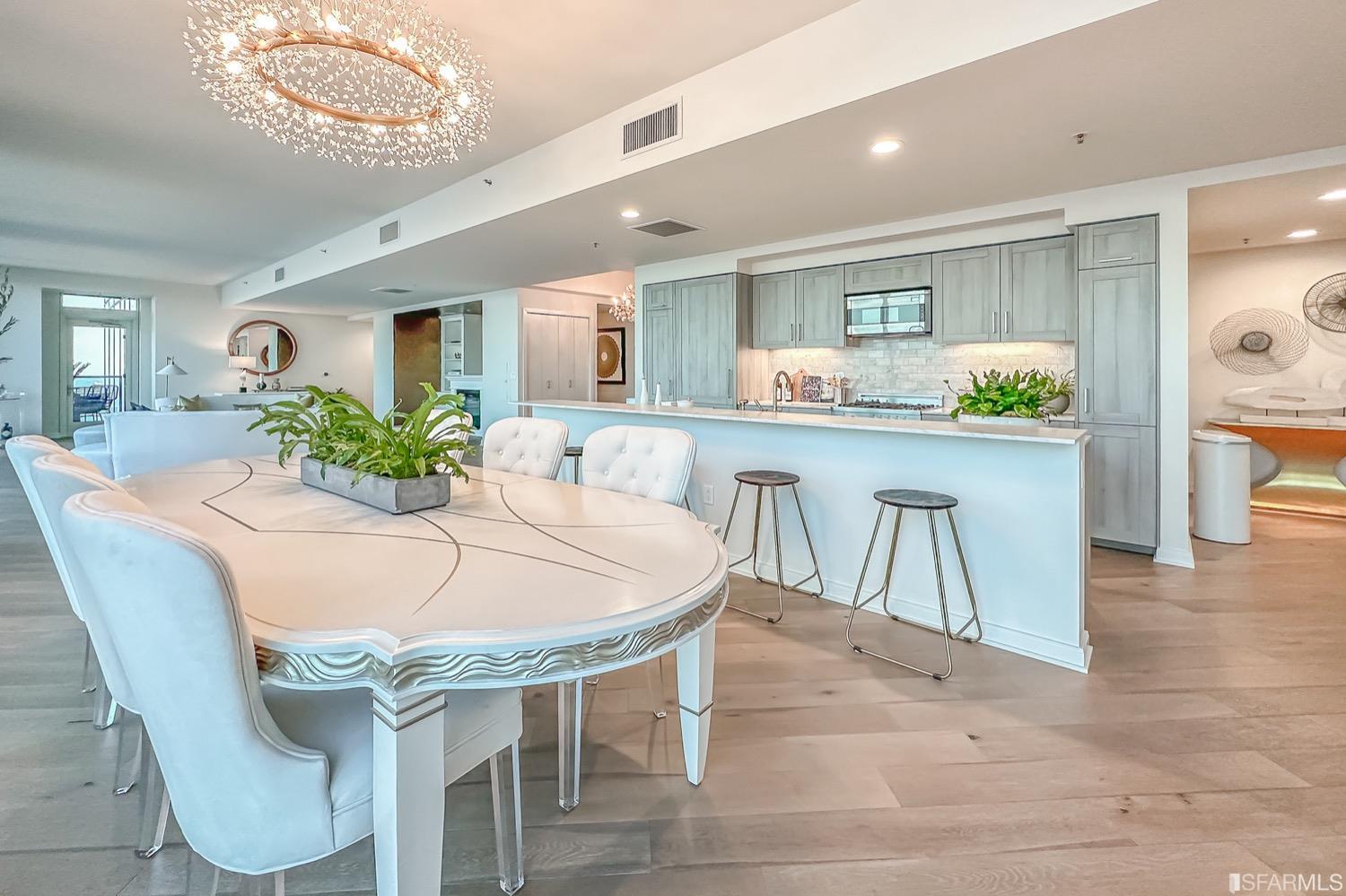 Photo #23: 422705630 Listing 