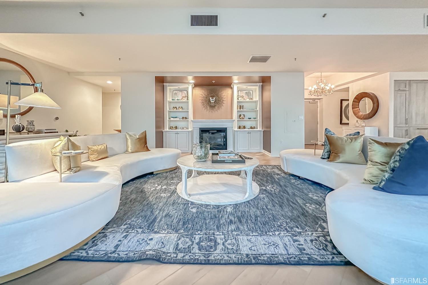 Photo #5: 422705630 Listing 