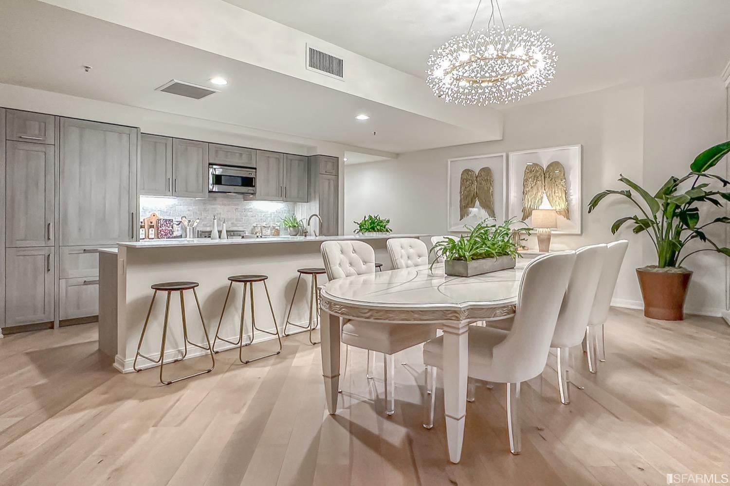Photo #18: 422705630 Listing 