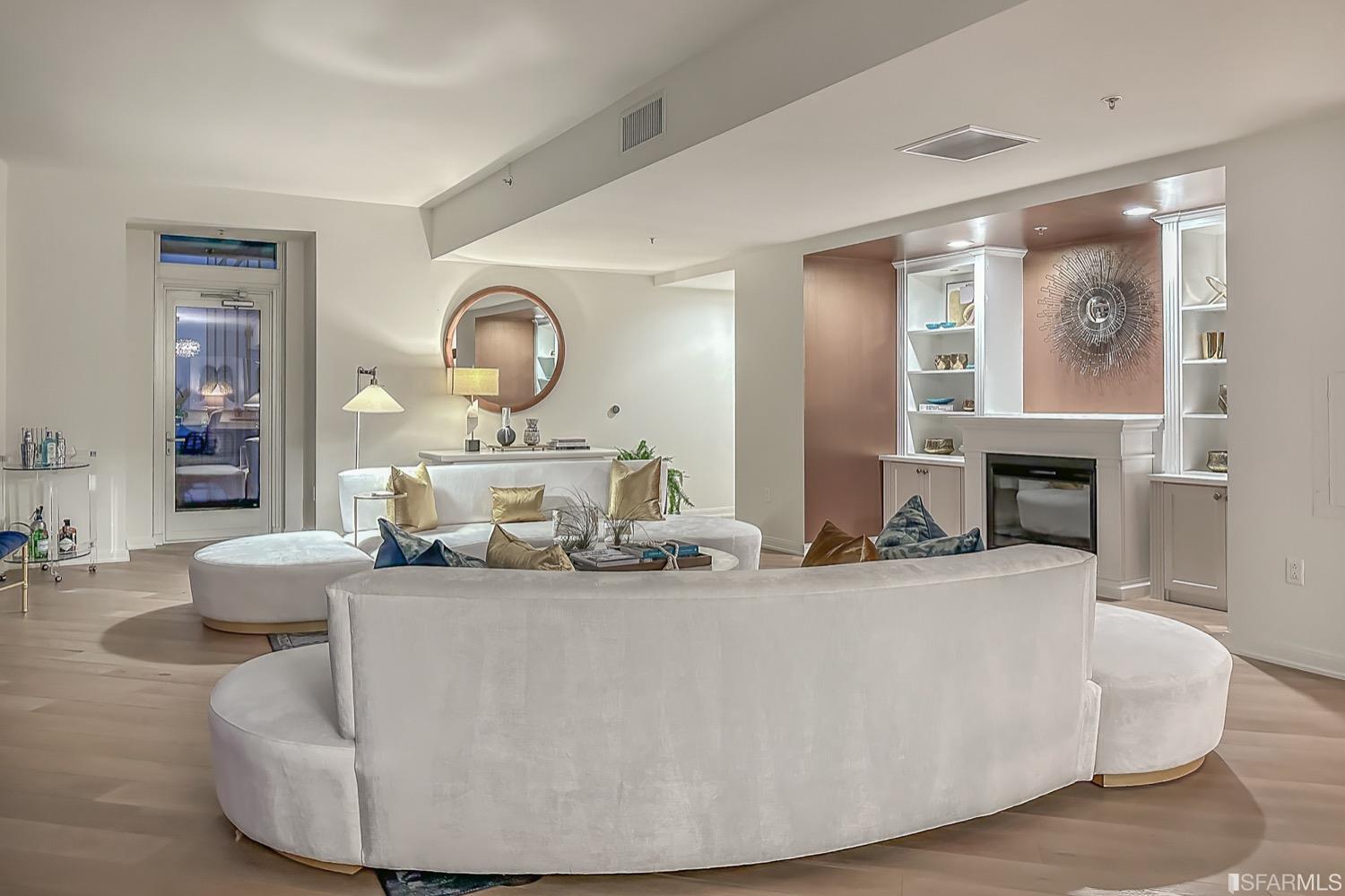 Photo #6: 422705630 Listing 