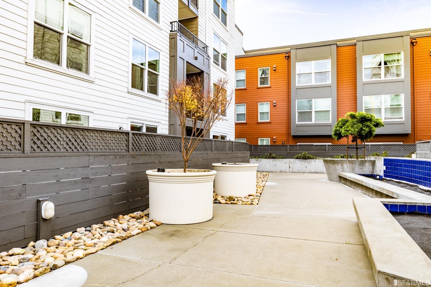 Photo #3: 422708042 Listing 