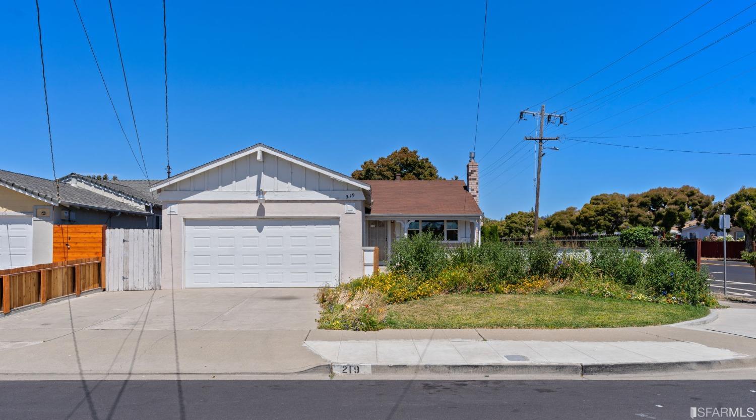 Detail Gallery Image 1 of 1 For 219 Cooper Ave, Hayward,  CA 94544 - 3 Beds | 2 Baths