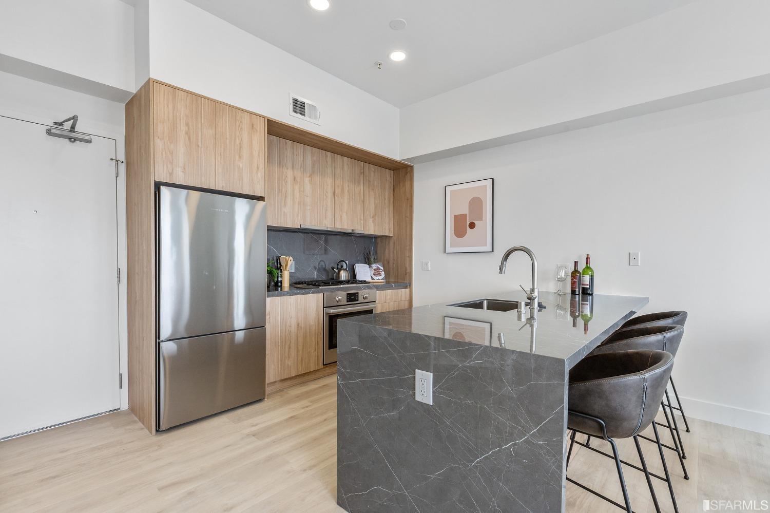 Photo #2: 423719239 Listing 