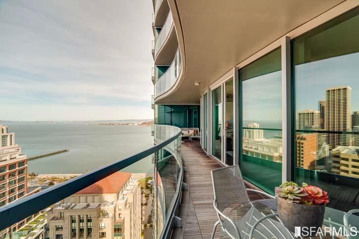 Detail Gallery Image 1 of 1 For 338 Spear St 32a,  San Francisco,  CA 94105 - 2 Beds | 2 Baths