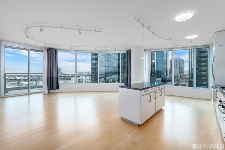 Detail Gallery Image 1 of 1 For 301 Main St 21f-L,  San Francisco,  CA 94105 - 2 Beds | 2 Baths