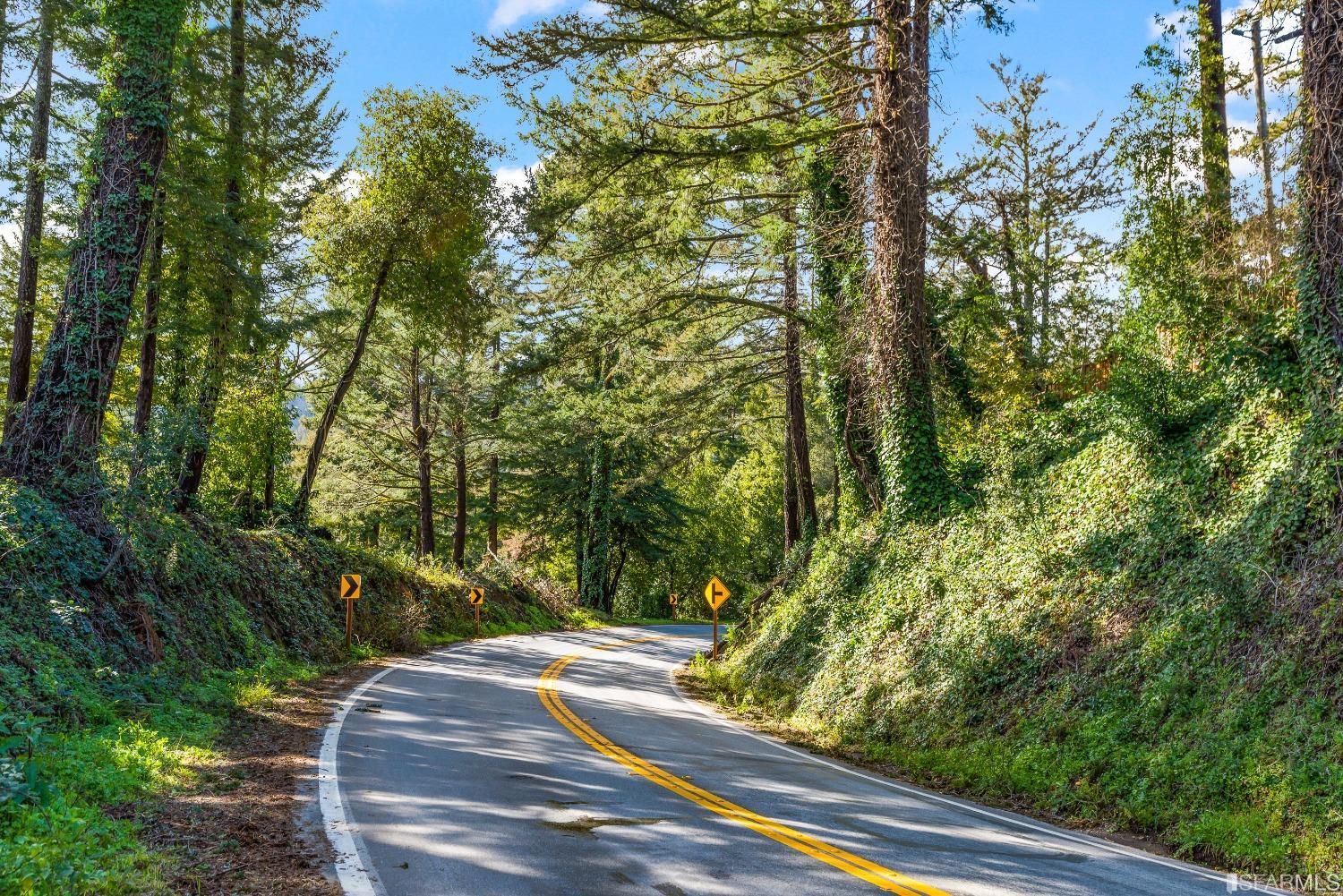 Photo of 17600 Skyline Blvd in Woodside, CA