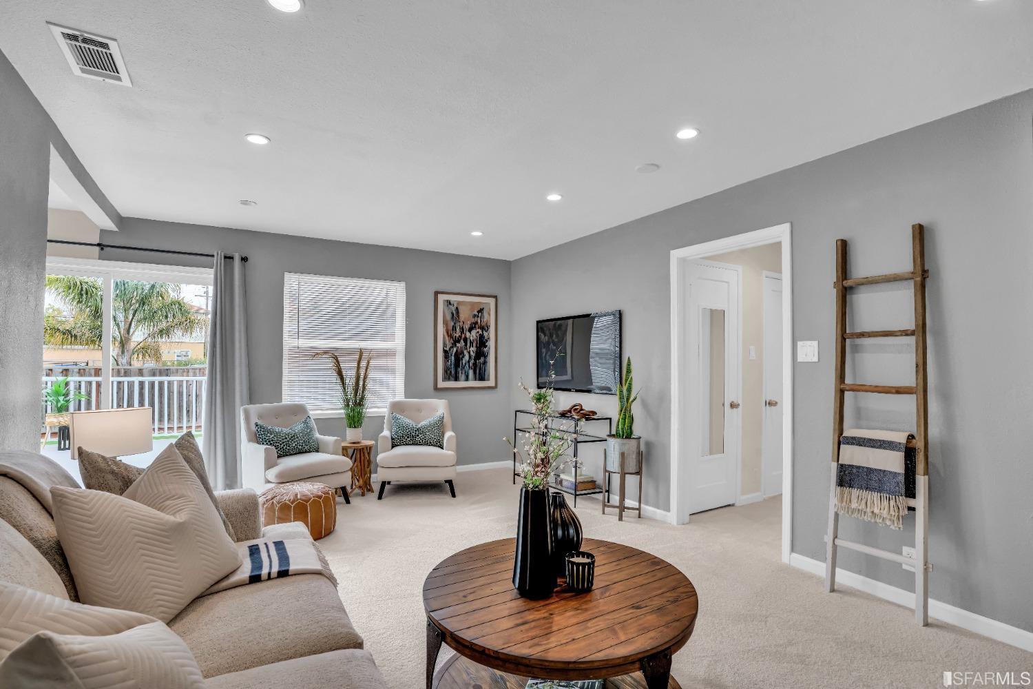 Detail Gallery Image 1 of 1 For 476 Violet St, San Leandro,  CA 94578 - 3 Beds | 2 Baths