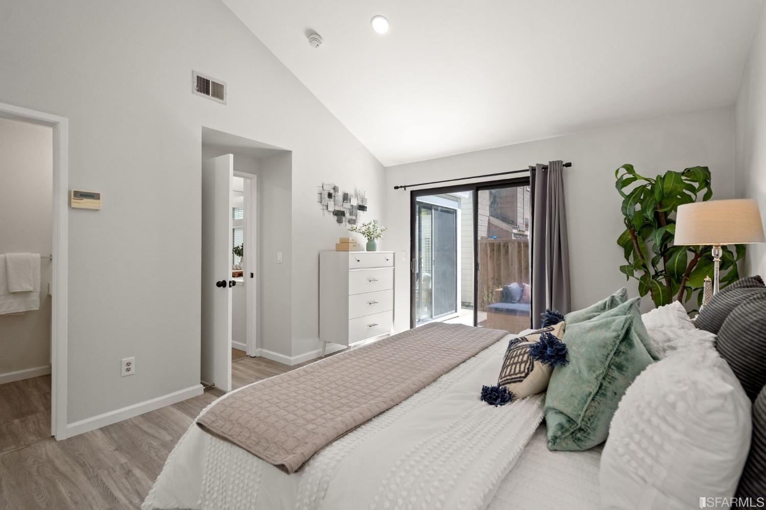 Detail Gallery Image 29 of 32 For 1003 Foster St, Alameda,  CA 94502 - 2 Beds | 2 Baths