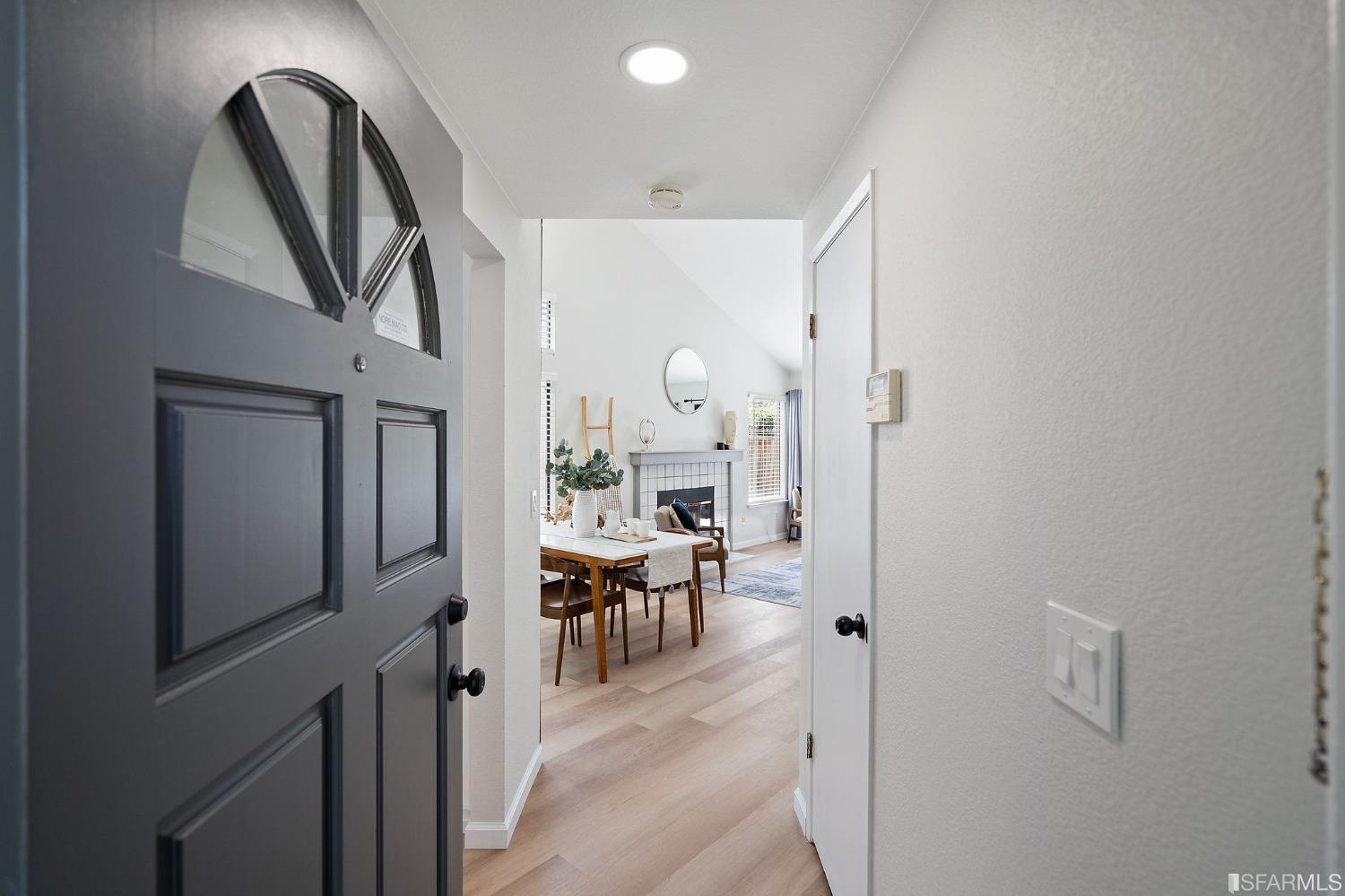 Detail Gallery Image 4 of 32 For 1003 Foster St, Alameda,  CA 94502 - 2 Beds | 2 Baths