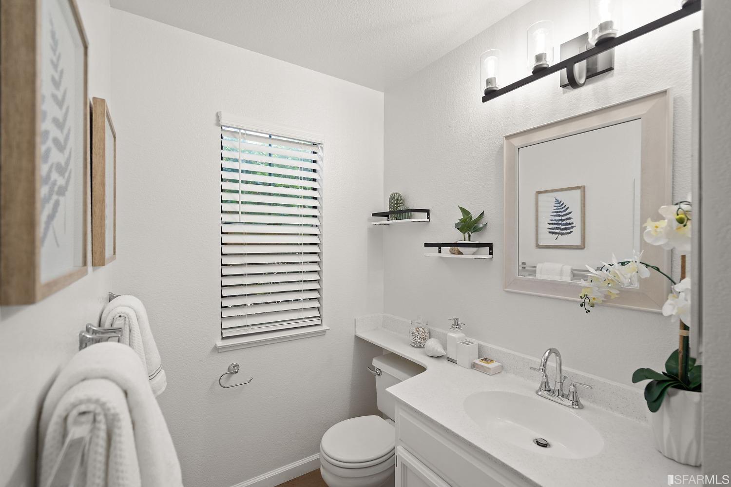 Detail Gallery Image 19 of 32 For 1003 Foster St, Alameda,  CA 94502 - 2 Beds | 2 Baths