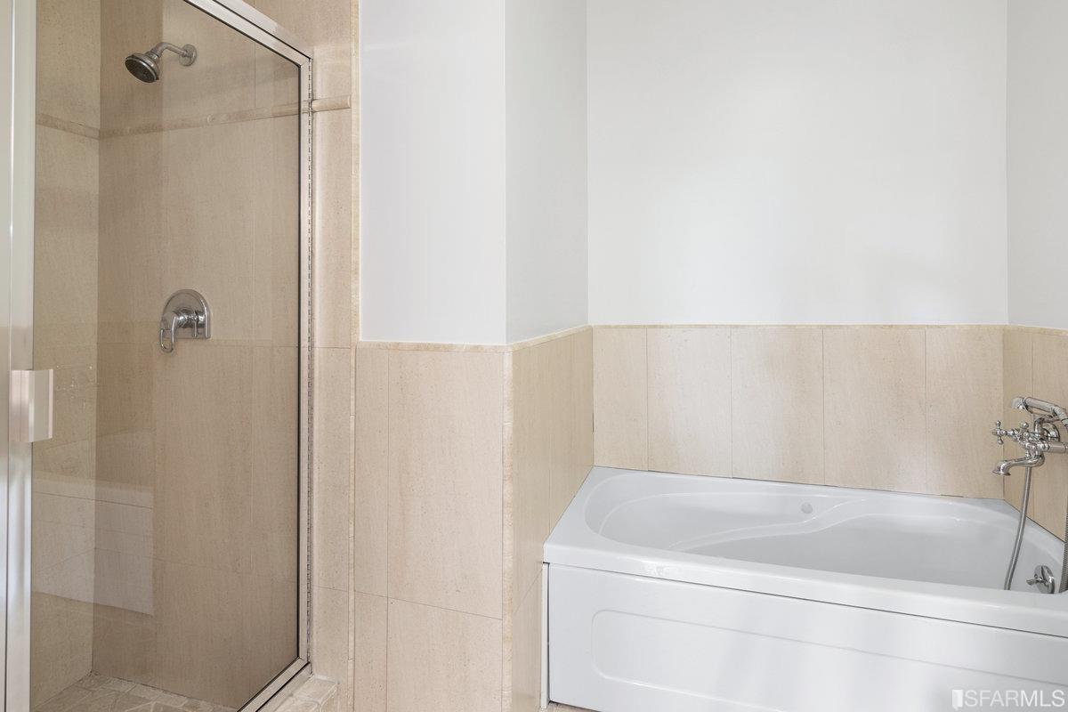 Photo #28: 423743429 Listing 