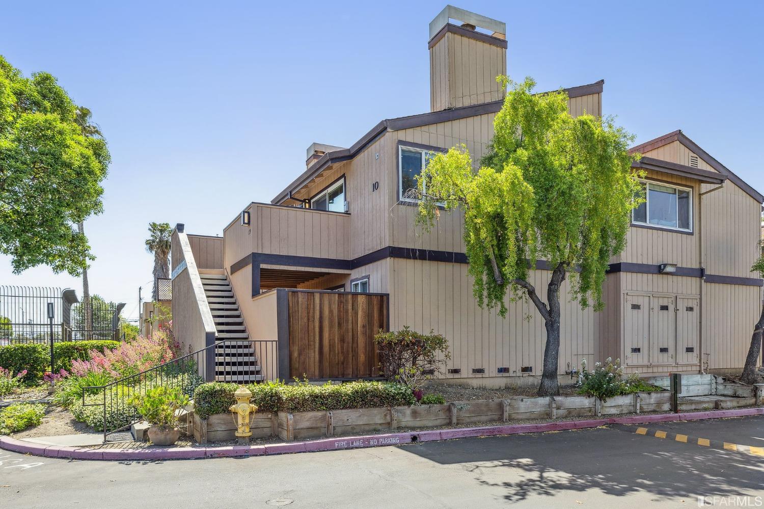 Detail Gallery Image 1 of 1 For 139 Silcreek Dr, San Jose,  CA 95116 - 3 Beds | 2 Baths