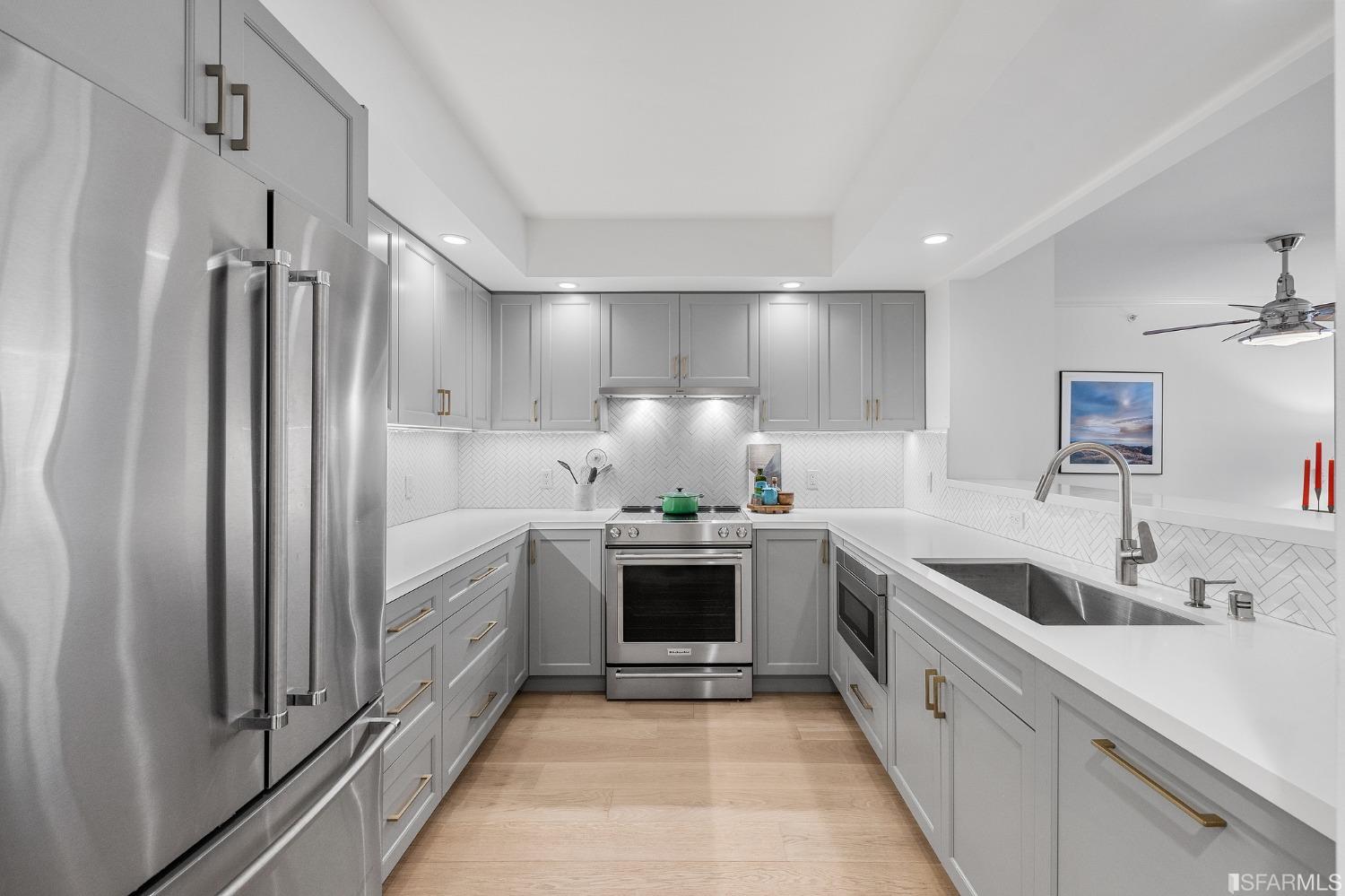 Photo #13: 423744617 Listing 