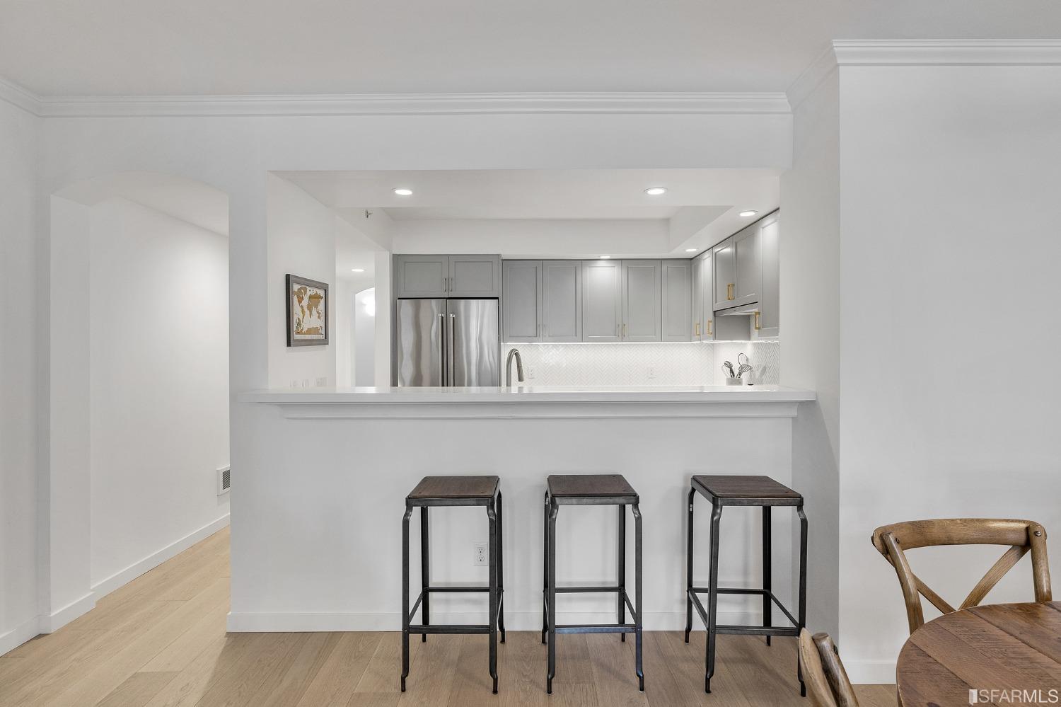 Photo #11: 423744617 Listing 