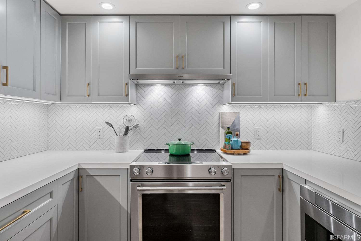 Photo #14: 423744617 Listing 