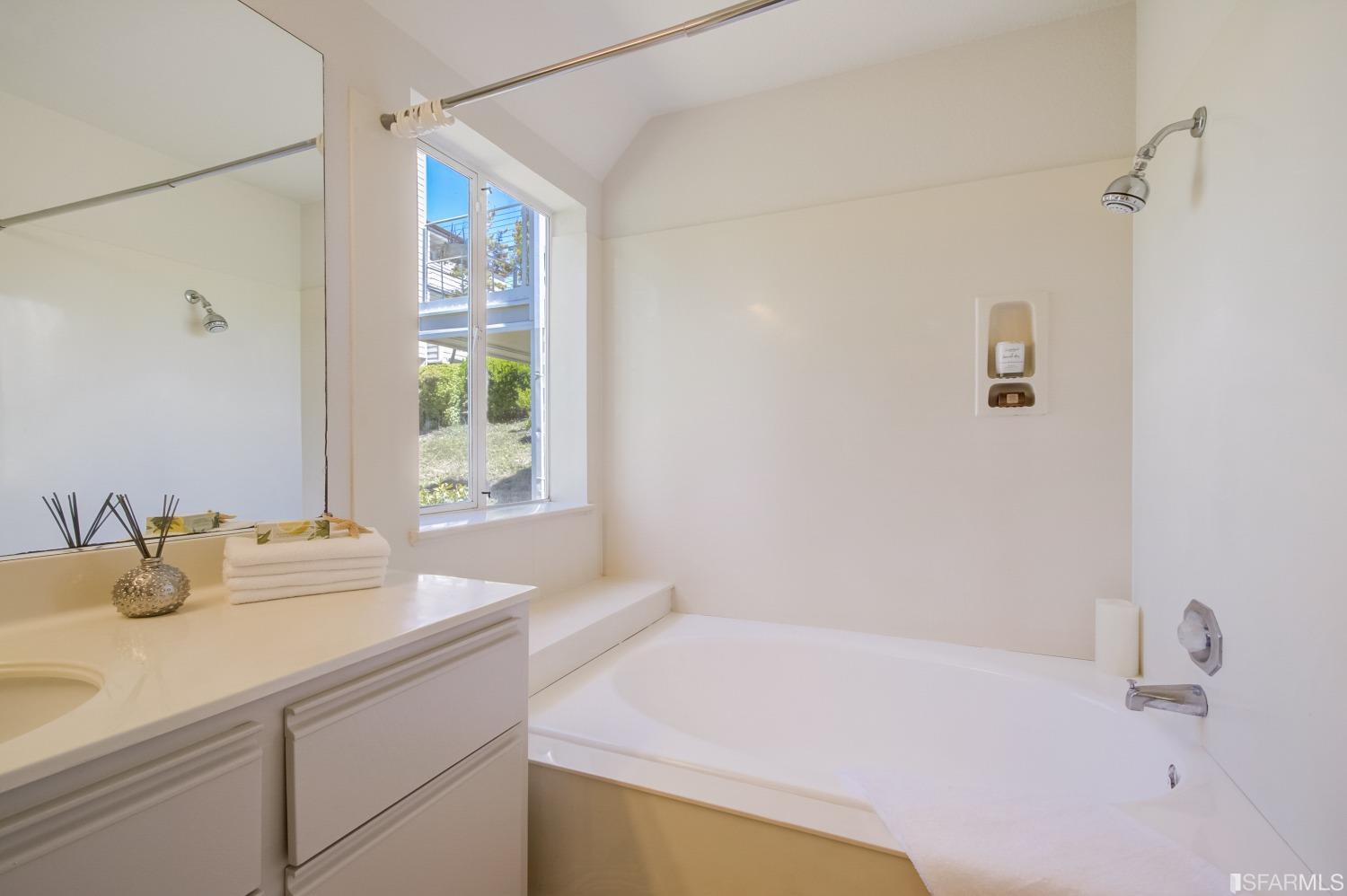 Detail Gallery Image 34 of 93 For 535 Mountain View Dr #6,  Daly City,  CA 94014 - 2 Beds | 2 Baths