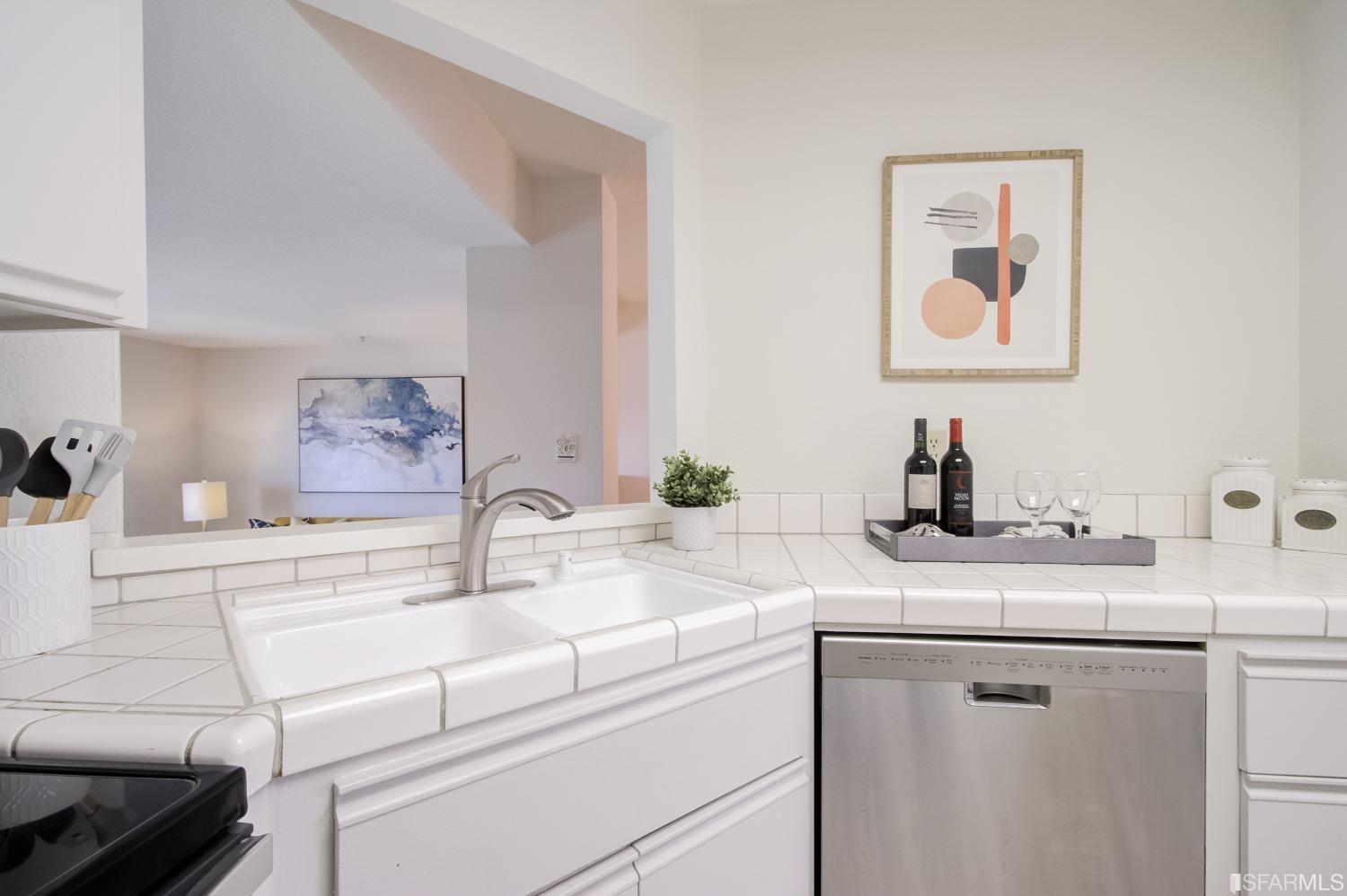 Detail Gallery Image 15 of 93 For 535 Mountain View Dr #6,  Daly City,  CA 94014 - 2 Beds | 2 Baths