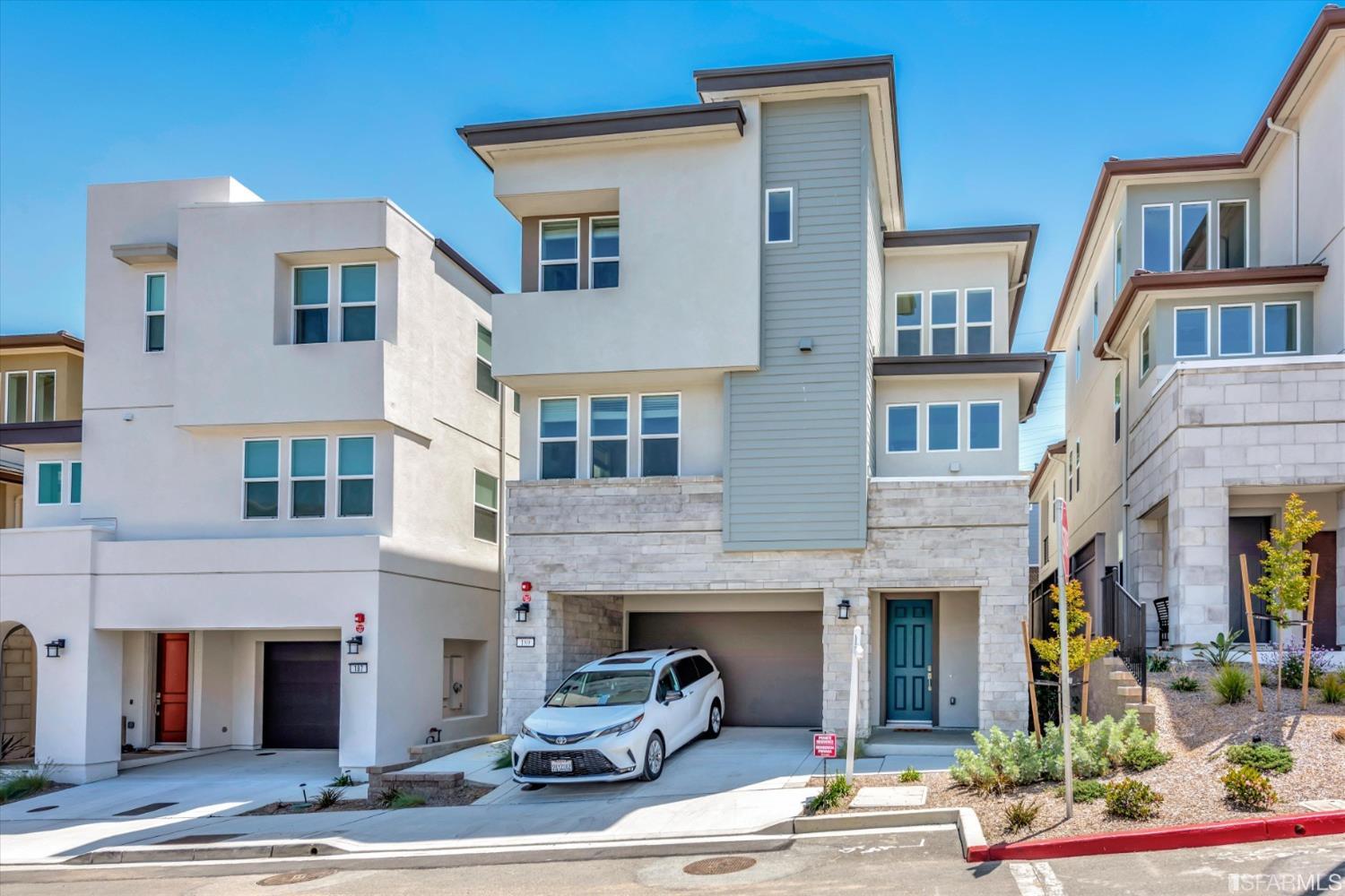 Detail Gallery Image 1 of 1 For 189 Martin St, Daly City,  CA 94014 - 4 Beds | 3/1 Baths