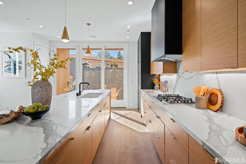 Photo #9: 423752840 Listing 