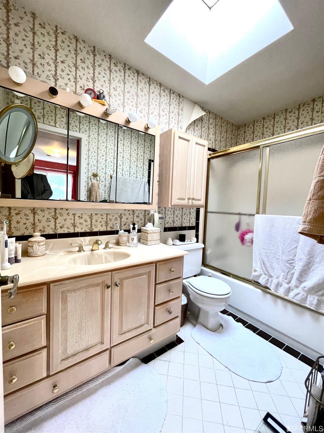 Photo #11: 423757484 Listing 