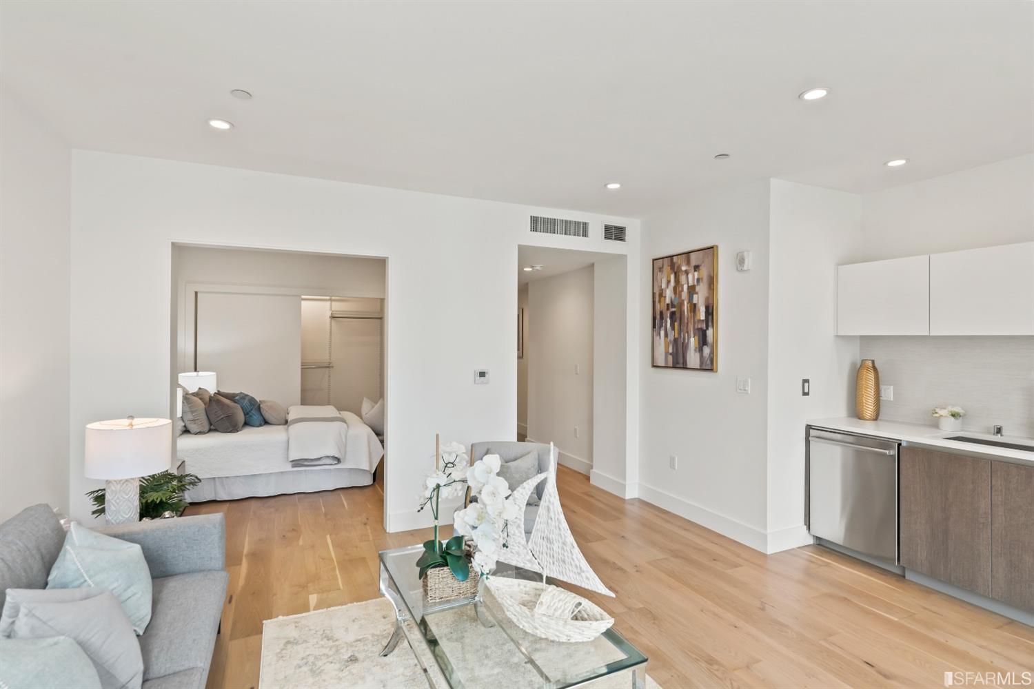 Photo #18: 423760484 Listing 