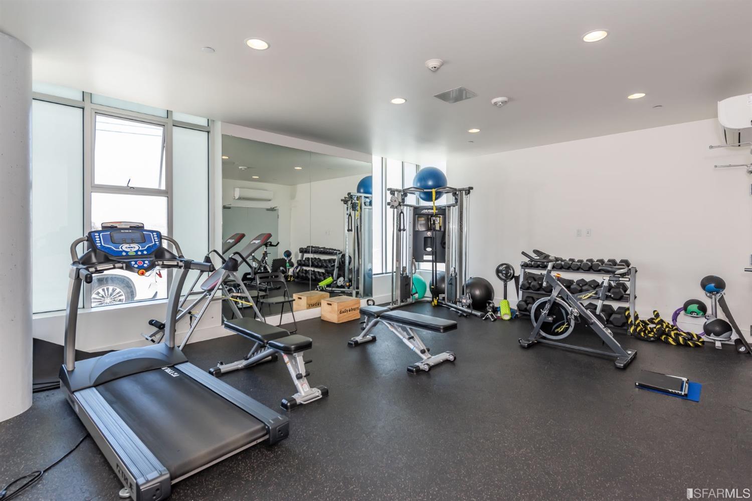 Photo #27: 423759757 Listing 