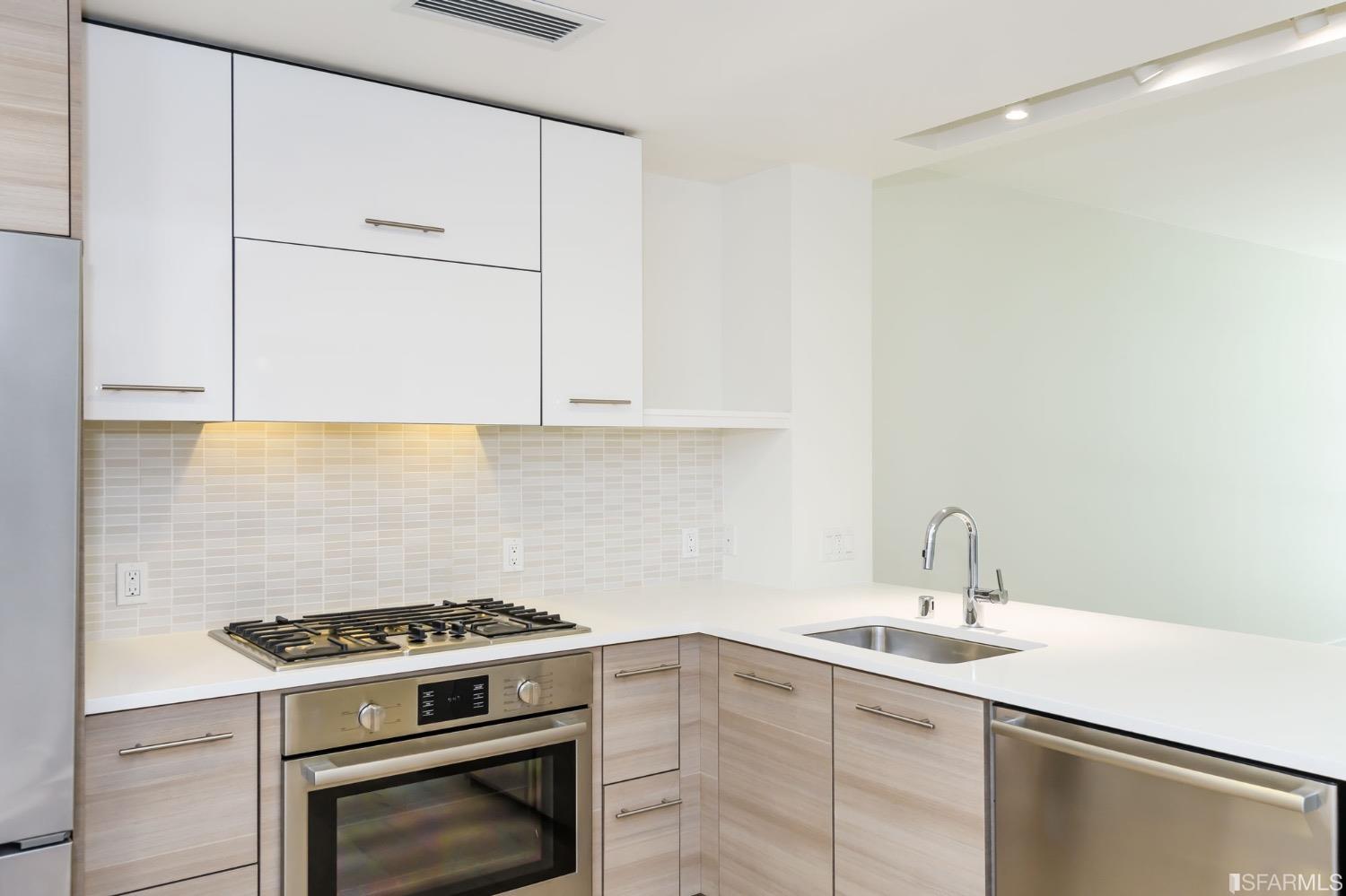 Photo #16: 423759757 Listing 