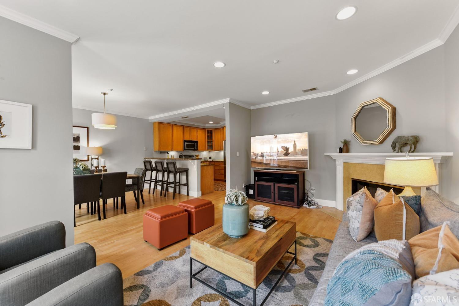 Photo #2: 423739782 Listing 