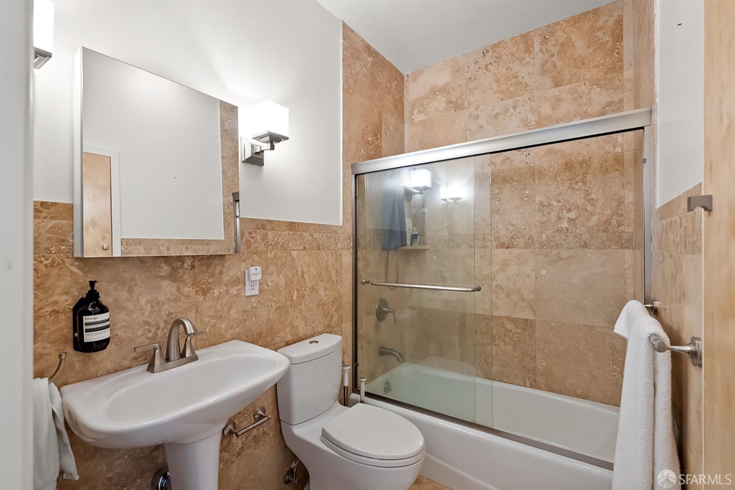 Photo #14: 423741585 Listing 