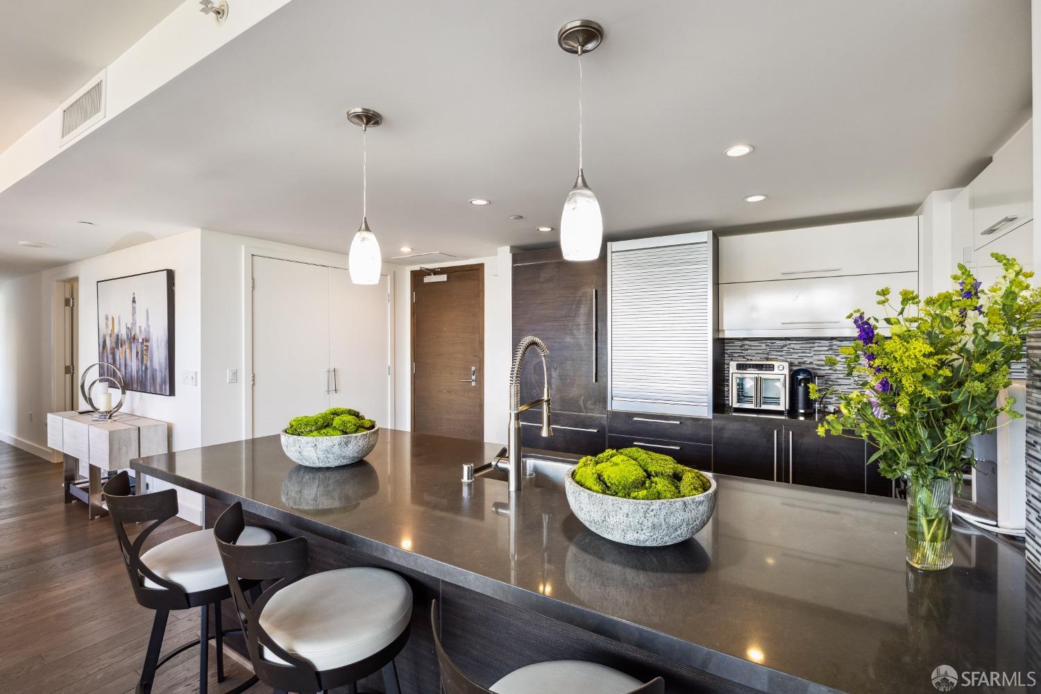 Photo #8: 423900121 Listing 