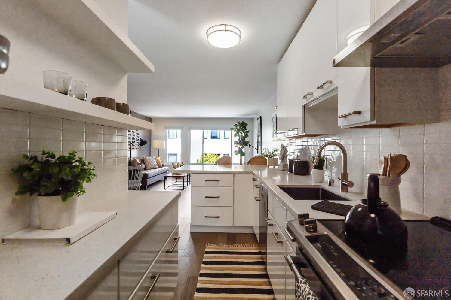 Photo #11: 423743534 Listing 