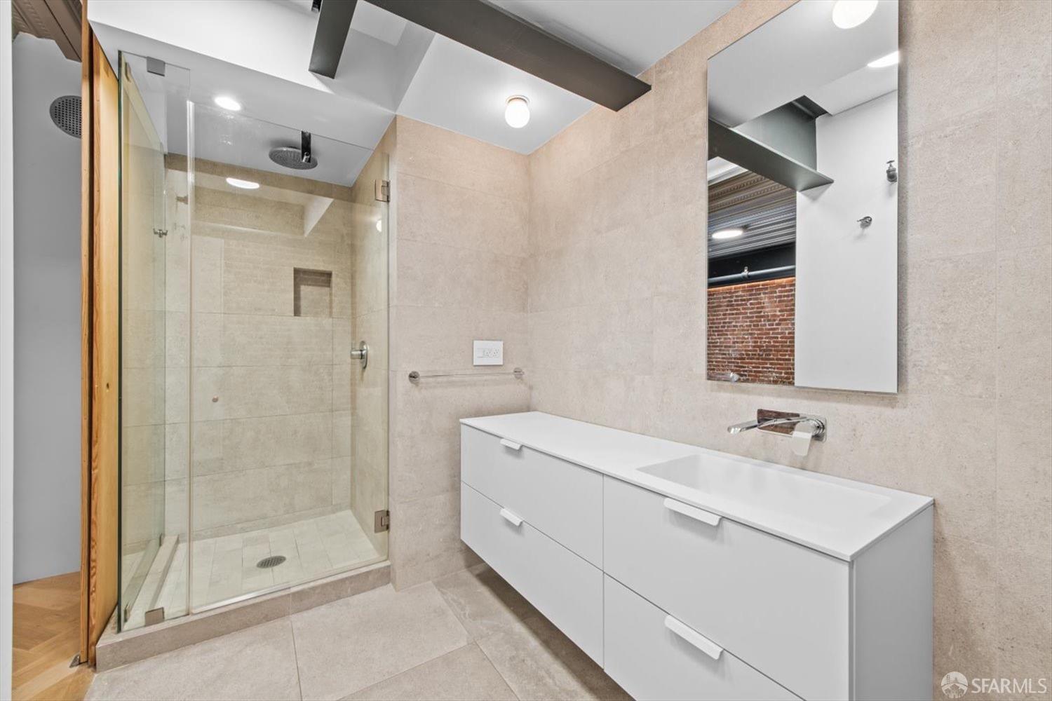 Photo #31: 423746009 Listing 