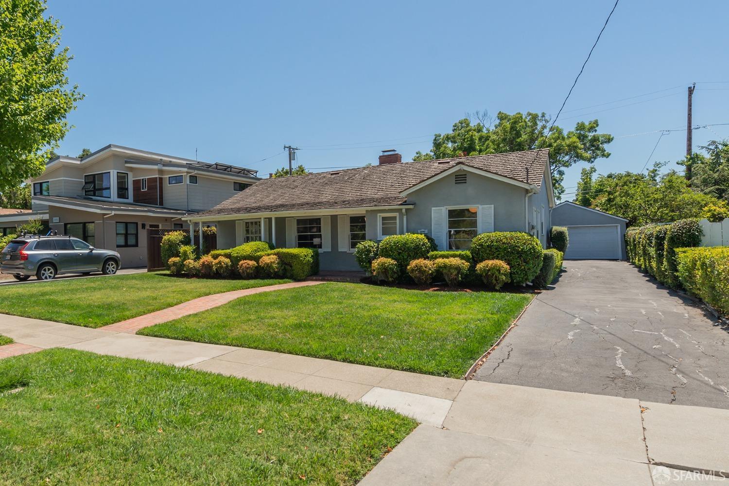 Detail Gallery Image 1 of 1 For 2886 Waverley St, Palo Alto,  CA 94306 - 3 Beds | 2 Baths