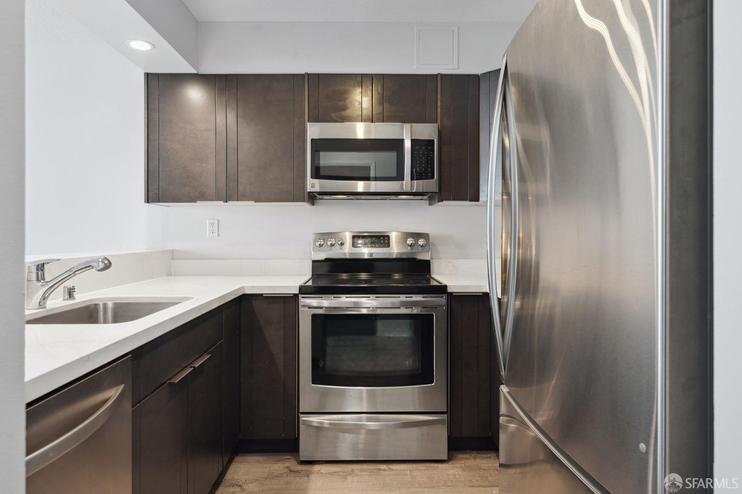 Photo #17: 423757504 Listing 