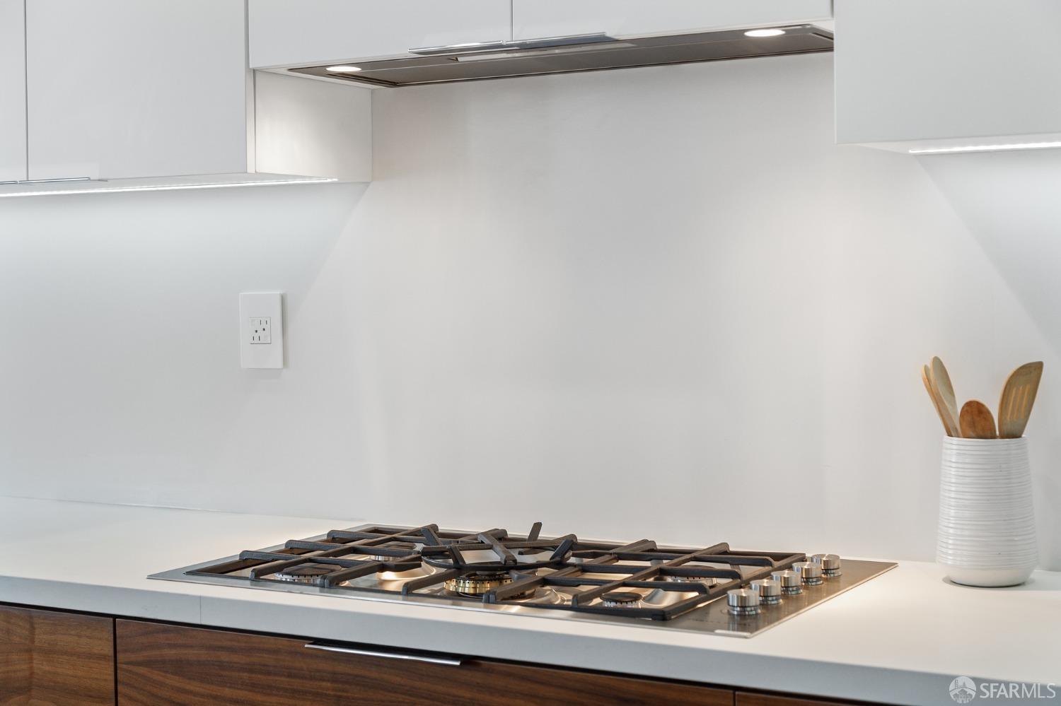 Photo #5: 423900412 Listing 