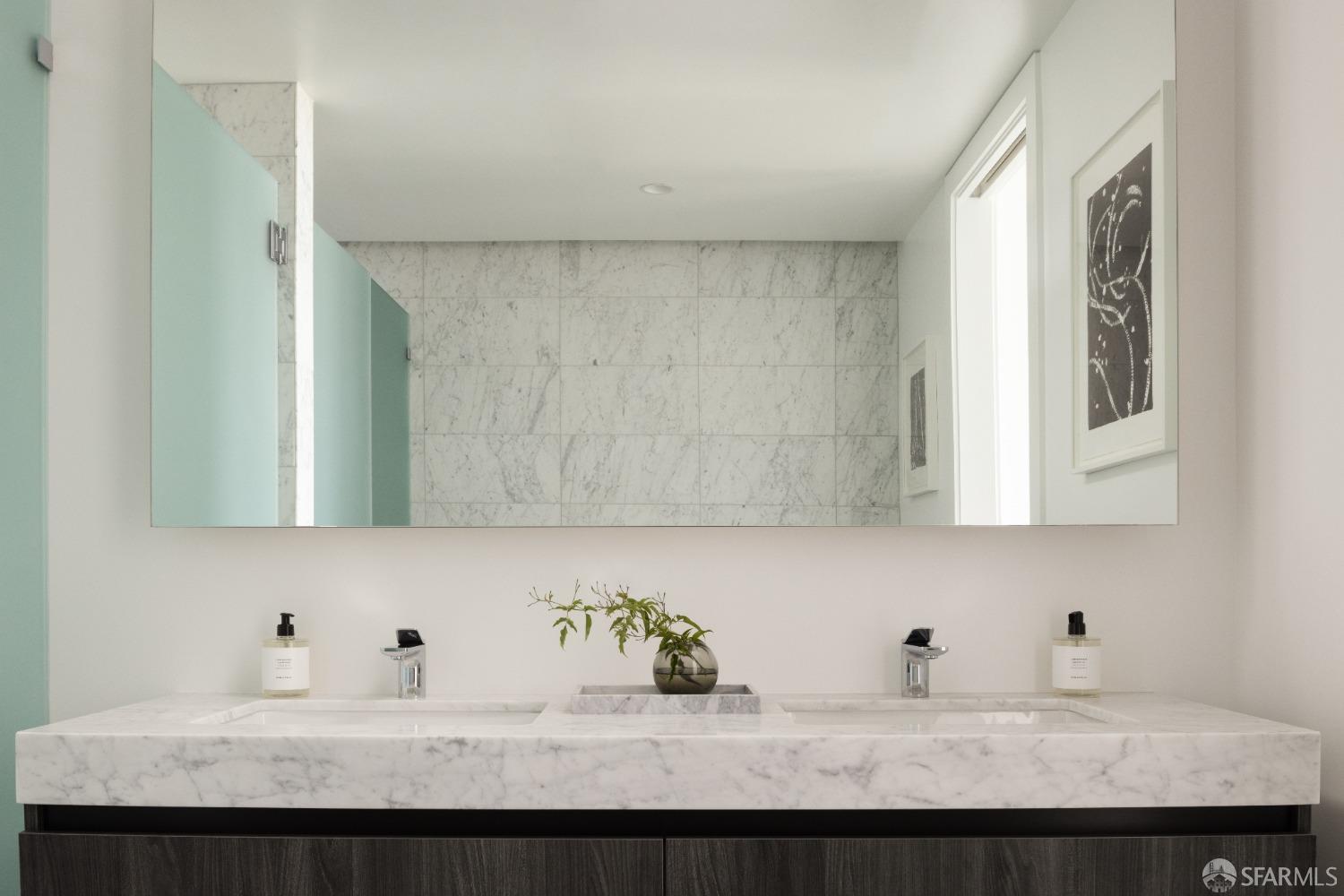 Photo #5: 423751852 Listing 