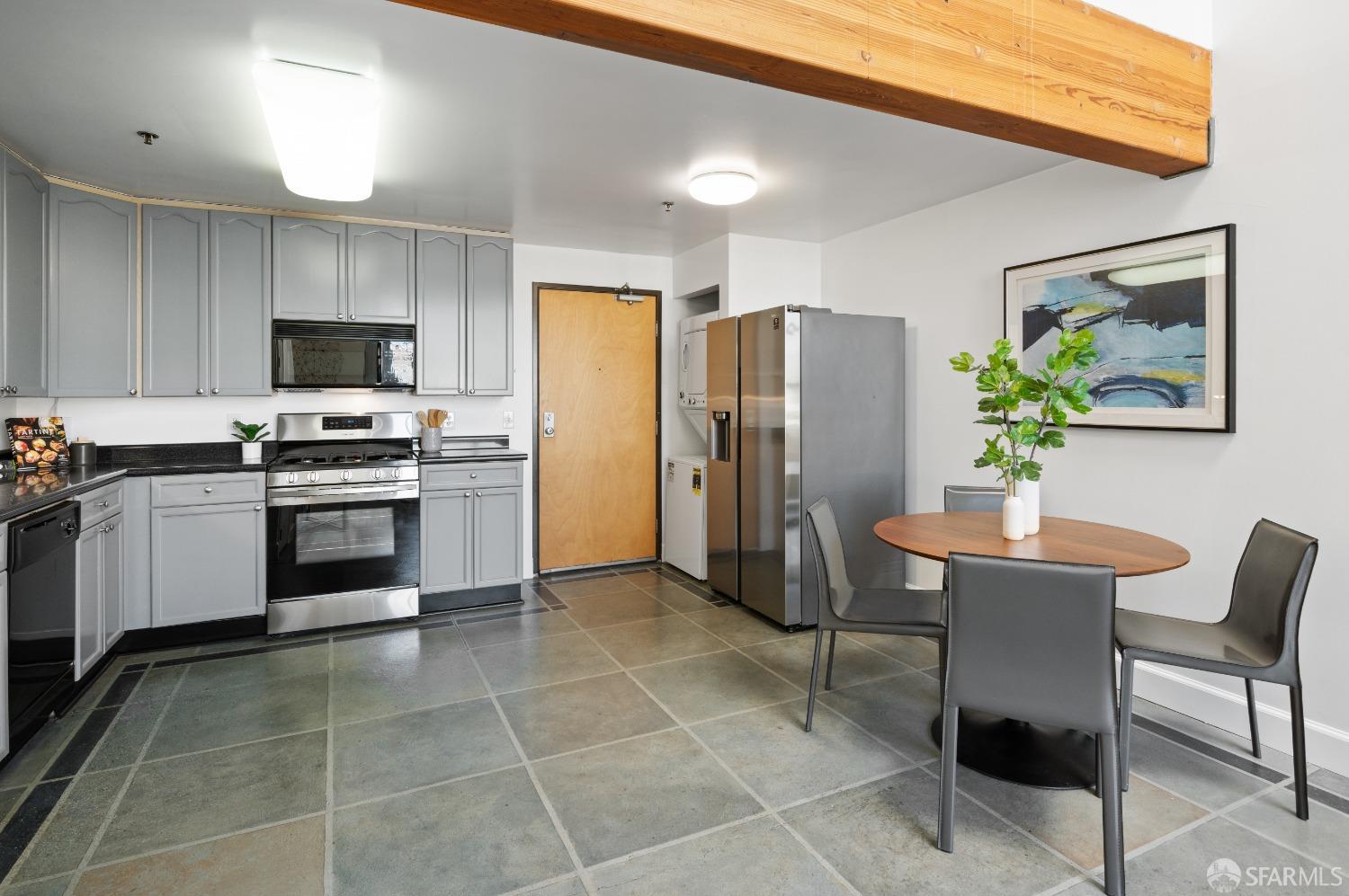 Photo #3: 423758343 Listing 
