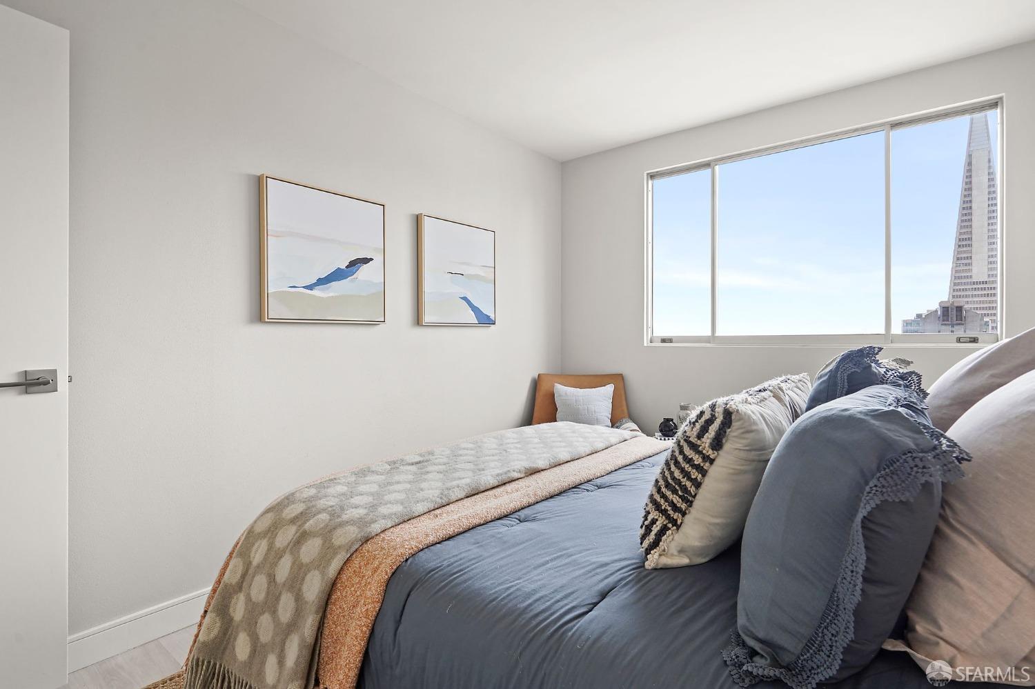 Photo #14: 423755565 Listing 