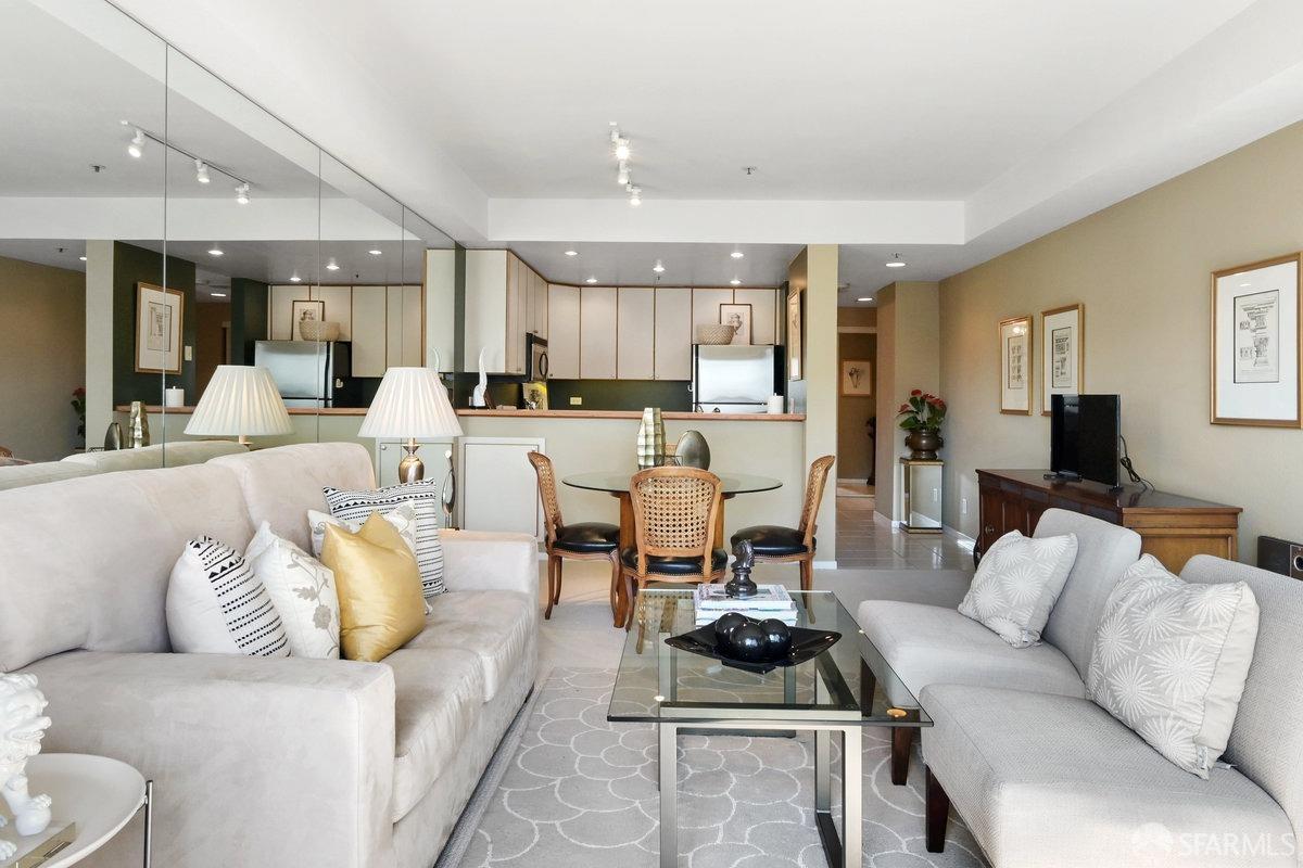 Photo #7: 423900387 Listing 