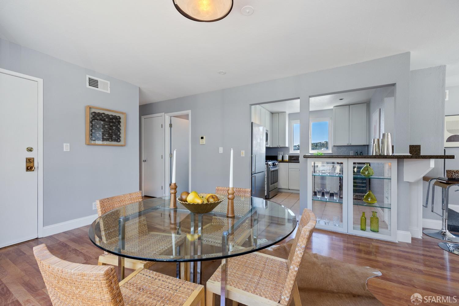 Photo #4: 423743709 Listing 
