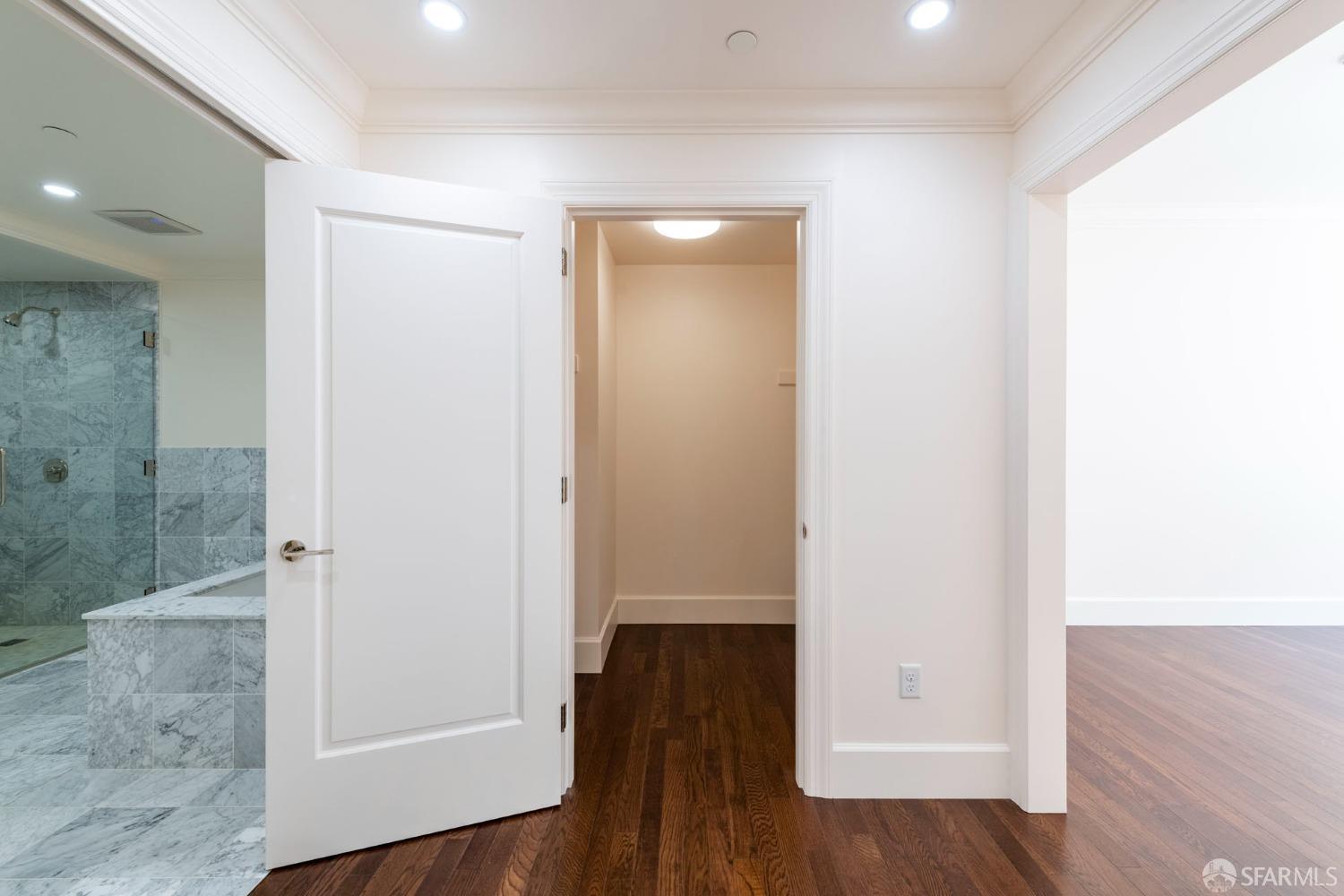 Photo #24: 423904398 Listing 