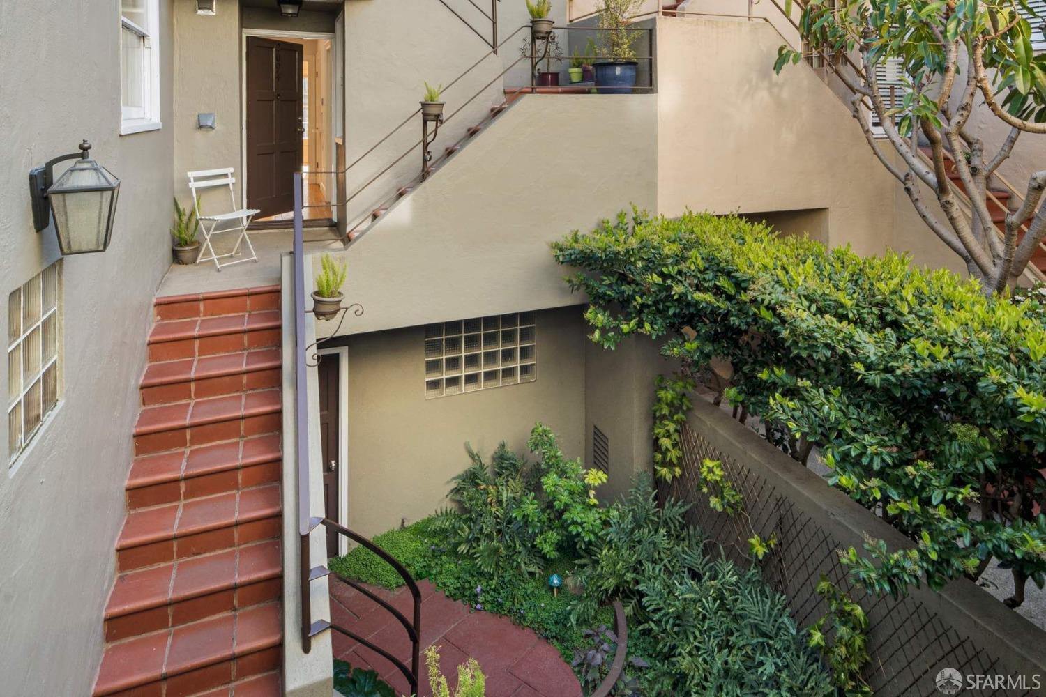 Photo #4: 423902558 Listing 